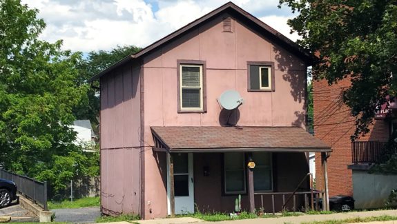 Exterior of duplex 909 South Allen Street