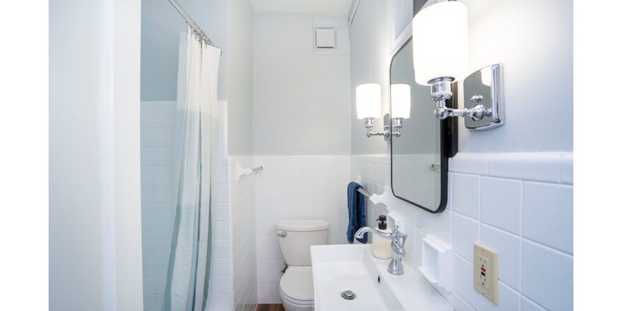 14-bathroom_resized_canvas